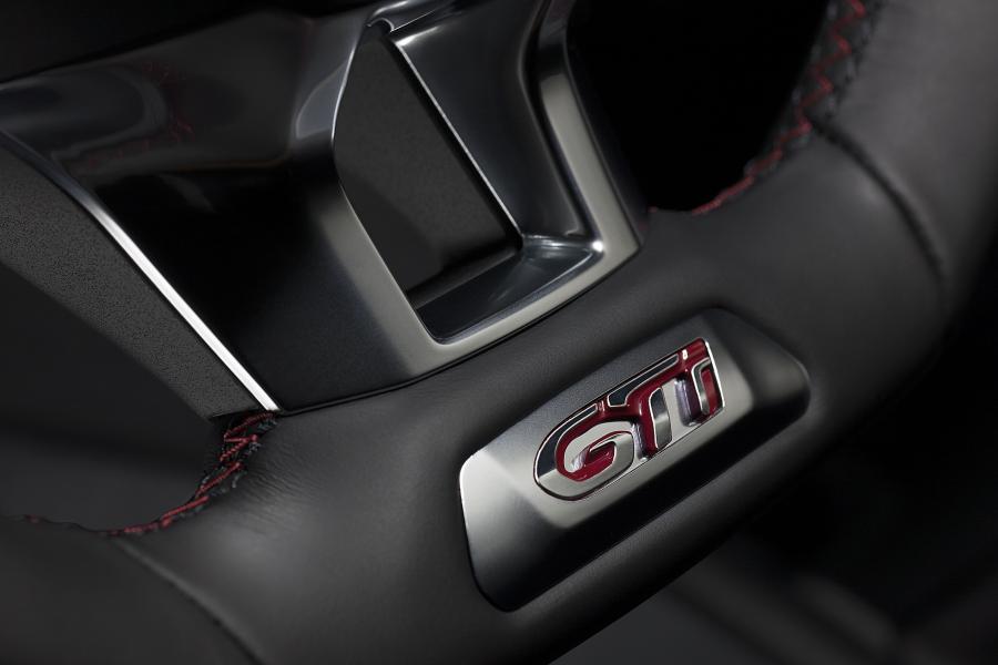  Peugeot 208 GTi 2012 года  (фото 9 из 32)
